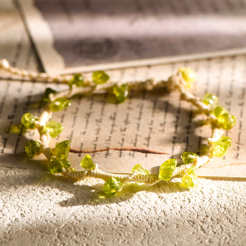 Hand-knotted macrame bracelet with chips