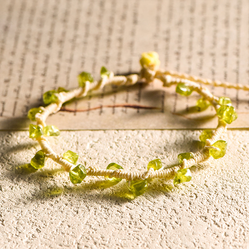 Hand-knotted macrame bracelet with chips