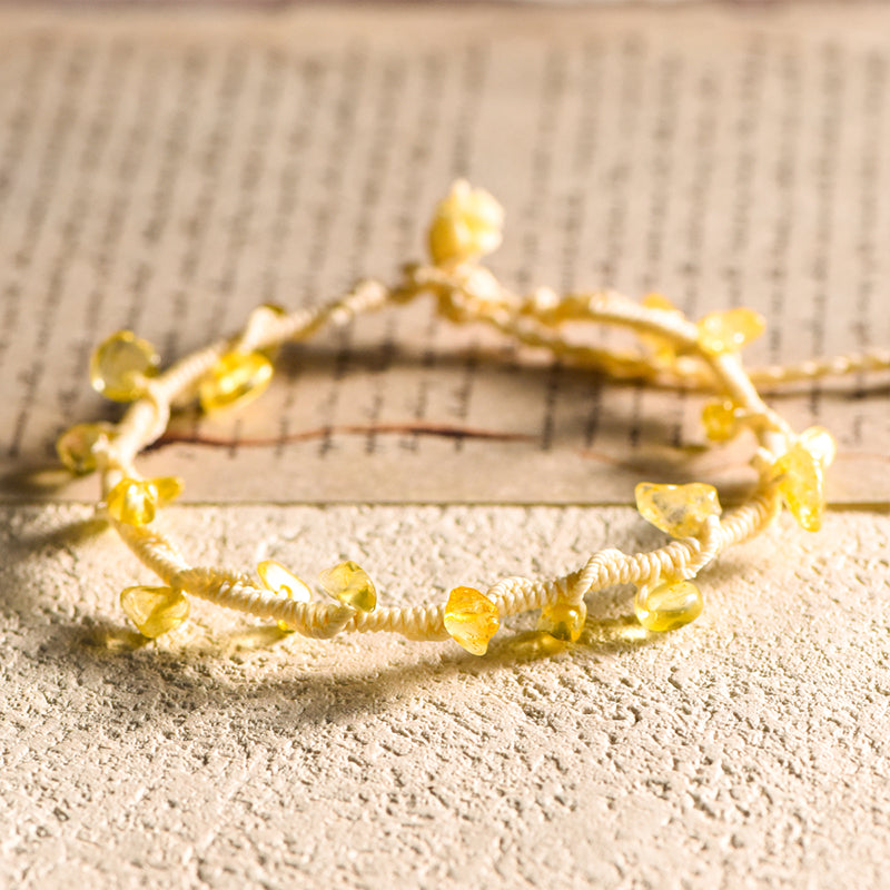 Hand-knotted macrame bracelet with chips